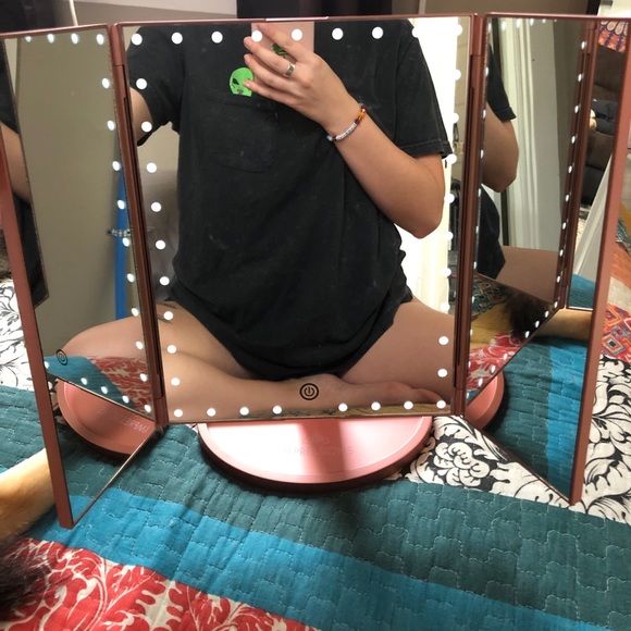 Impressions vanity dimmable trifold makeup mirror - Picture 5 of 5